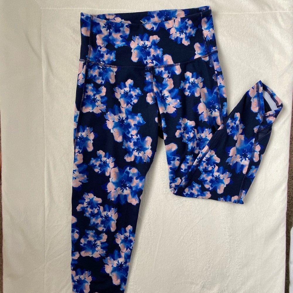 Old Navy Active Mesh Trim 7/8 high rise legging